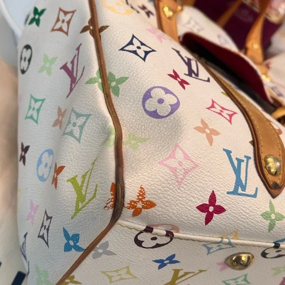 Louis Vuitton - Picture 17 of 17